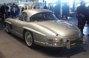 Een wonderschoon exemplaar: deze Mercedes 300 SL Roadster met hardtop werd aangeboden door Mercedes-specialist Rosier Classic Sterne. Foto: Erik van Putten