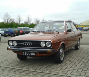 Ook aanwezig: een in absolute concoursstaat verkerende Audi 80 GL uit 1976. Foto: Erik van Putten