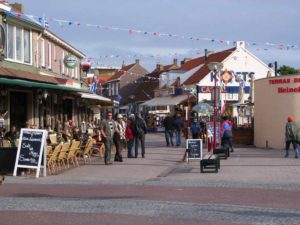 Zoutelande_shoppingstreet