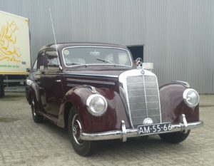 Eén van de sterren op Star Cars & Coffee: Een fabuleus mooie Mercedes 220 uit 1952. Foto: Erik van Putten