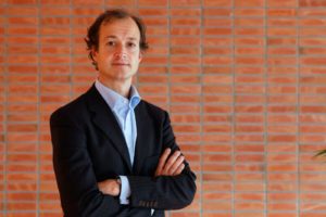 Staatssecretaris Eric Wiebes rept over tegengaan van (nooit bewezen) luchtvervuiling van oude diesels, maar heft pas in 2019 extra MRB. Vreemd. Foto: Rijksoverheid
