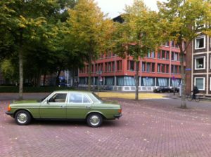 De Groninger rechtbank heeft de uitspraak in het vijfde proefproces uitgesteld. De Mercedes 240 D van Bart Kouwenhoven stond hierin centraal. Foto: Bart Kouwenhoven
