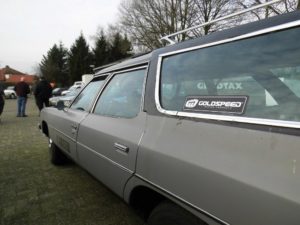 Klassiekers op de Koffie is een maandelijkse meeting voor liefhebbers van klassieke- en sportauto’s bij de mooie en sfeervolle Strandlodge Winterswijk. Maar op 27 december was de Klassiekers op de koffie in Drempt, bij Venema Antiques and Classic Cars, www.venemaantiques.nl.