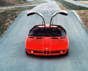 Eén van de iconen uit de jaren zeventig. En geliefd binnen veel generaties. De BMW M1 maakt zijn opwachting in Bremen. Copyright: BMW AG