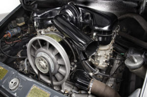 De luchtgekoelde Boxermotor bleef tot in 1998 in het achtersteven van de Porsche 911. Afbeelding: Porsche