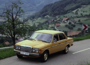 Eigenlijk stamt hij uit 1975, maar in 1976 beleefde hij zijn persintroductie: de W123. Nog altijd is het de bestverkochte Mercedes uit de historie. Afbeelding: Daimler AG
