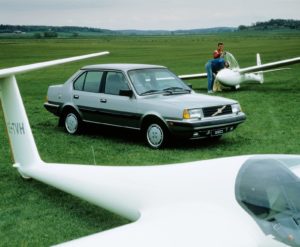 Een topversie. De 360 GLT -hier in sedantrim- koppelde luxe aan prestaties en had de beschikking over de fijne B200 motor. Afbeelding: Volvo