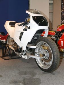 Eén van de bijzondere aanwezige motoren uit de "Japan Attacke" Sonderschau. De Yamaha FZR 750. Afbeelding: Stefan Knittel/Messe Bremen