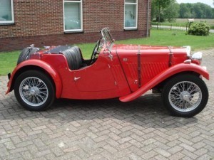 De heer Hoogenberg neemt deze prachtige Singer Le Mans mee naar Drachten. Afbeelding: Klassieker Drachten
