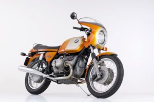 BMW is trots op haar motoren historie en neemt ook een R 90 S uit 1973 mee. Afbeelding: BMW