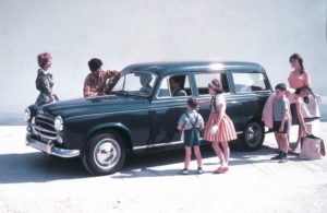 In de prachtige uitzending van Andere Tijden "Onder de Spaanse Zon" viel onze blik ook op prachtige klassiekers. De 403 Familiale van Peugeot is er één van. ©Peugeot