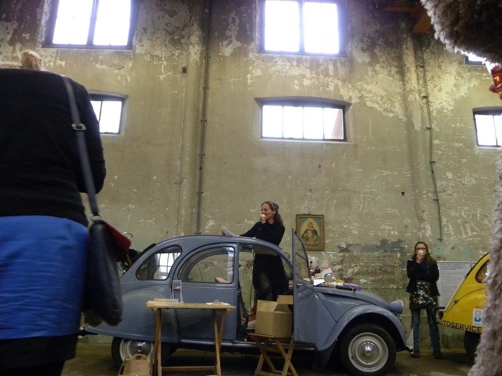 De presentatie van het 2CV liefhebbersboek, Ma Petite in de Meern was een succes en er waren veel jonge klassiekerliefhebbers
