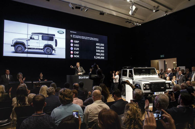 Bonhams veilt tweemiljoenste Landrover Defender voor €550.000,– - Auto Motor Klassiek