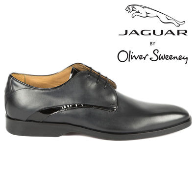 Schoenen voor de Jag-adept. Made by Oliver Sweeney en Jaguar - Auto Motor Klassiek