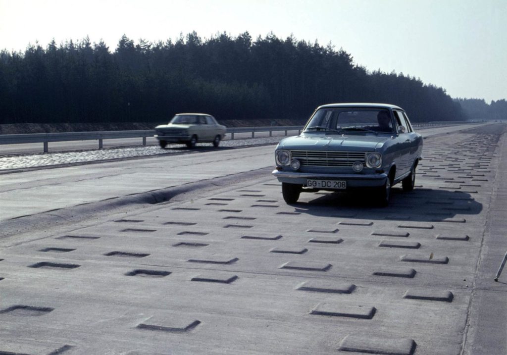 Opel Test Center Dudenhofen 50 jaar in gebruik - Auto Motor Klassiek
