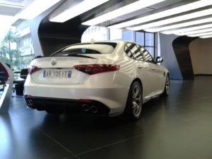 De Alfa Romeo Giulia in het Museo Storico Alfa Romeo, kort na de lancering in 2015. Afbeelding: Erik van Putten