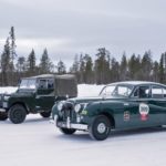 Op het ijs rijden met klassieke Jaguars en Land Rovers
