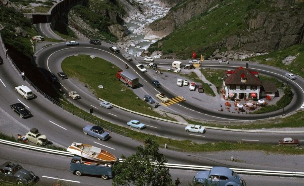 De mooiste wegen en routes van Europa. Deel één. - Auto Motor Klassiek