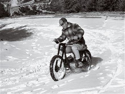 ’s Winters je motorrijbewijs halen.