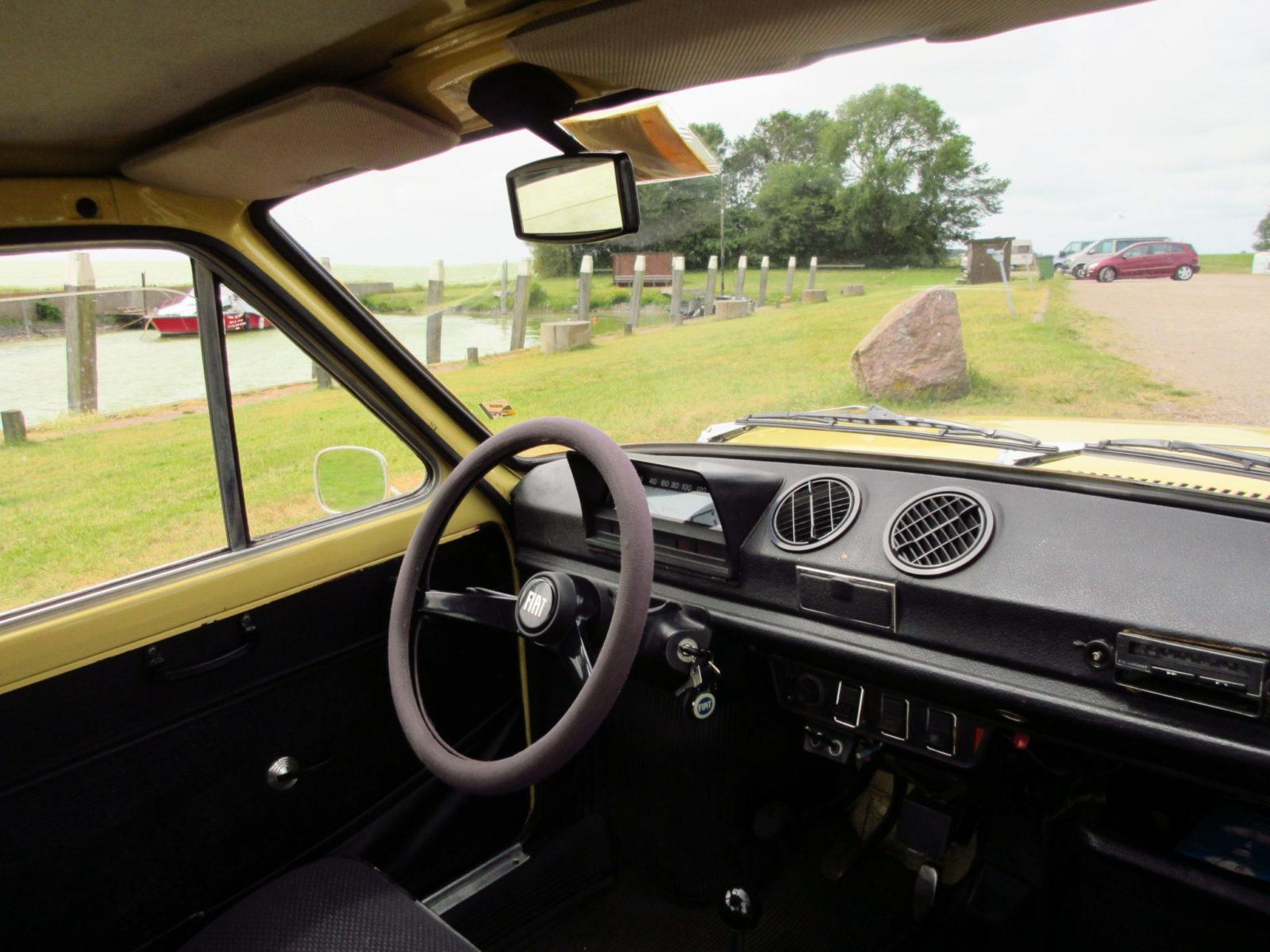 Fiat 133 interieur