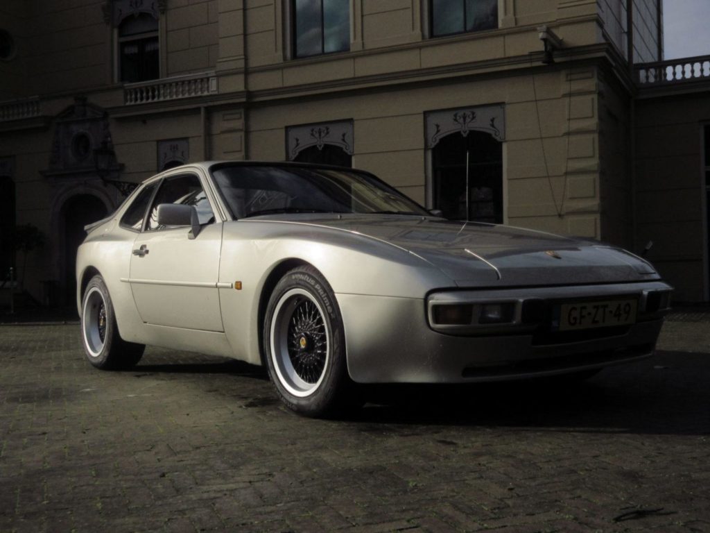 Porsche 944