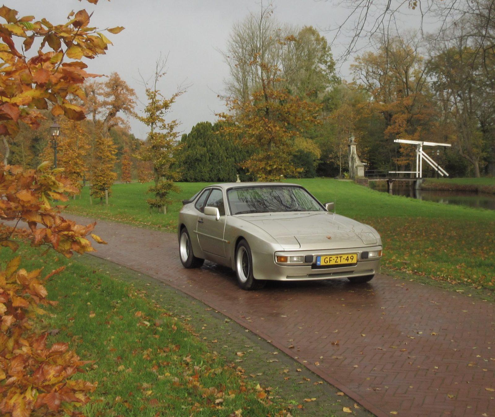Porsche 944