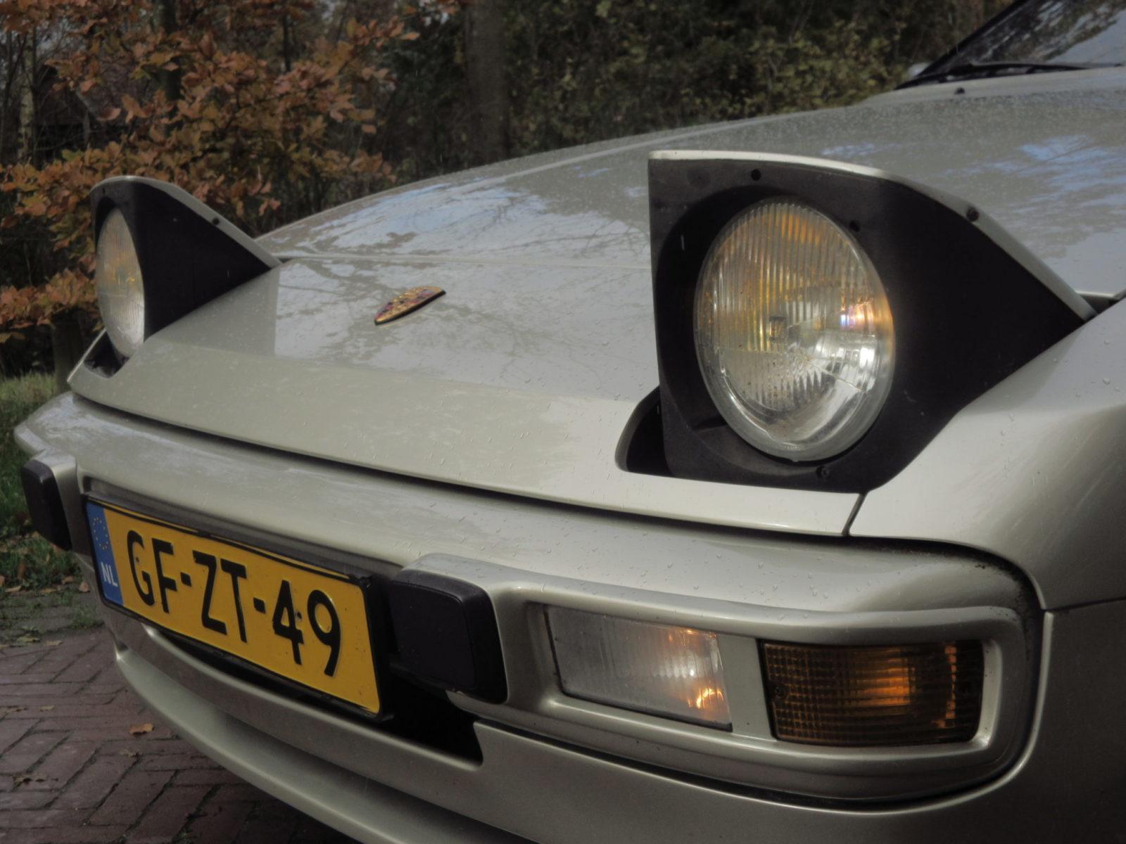 Porsche 944