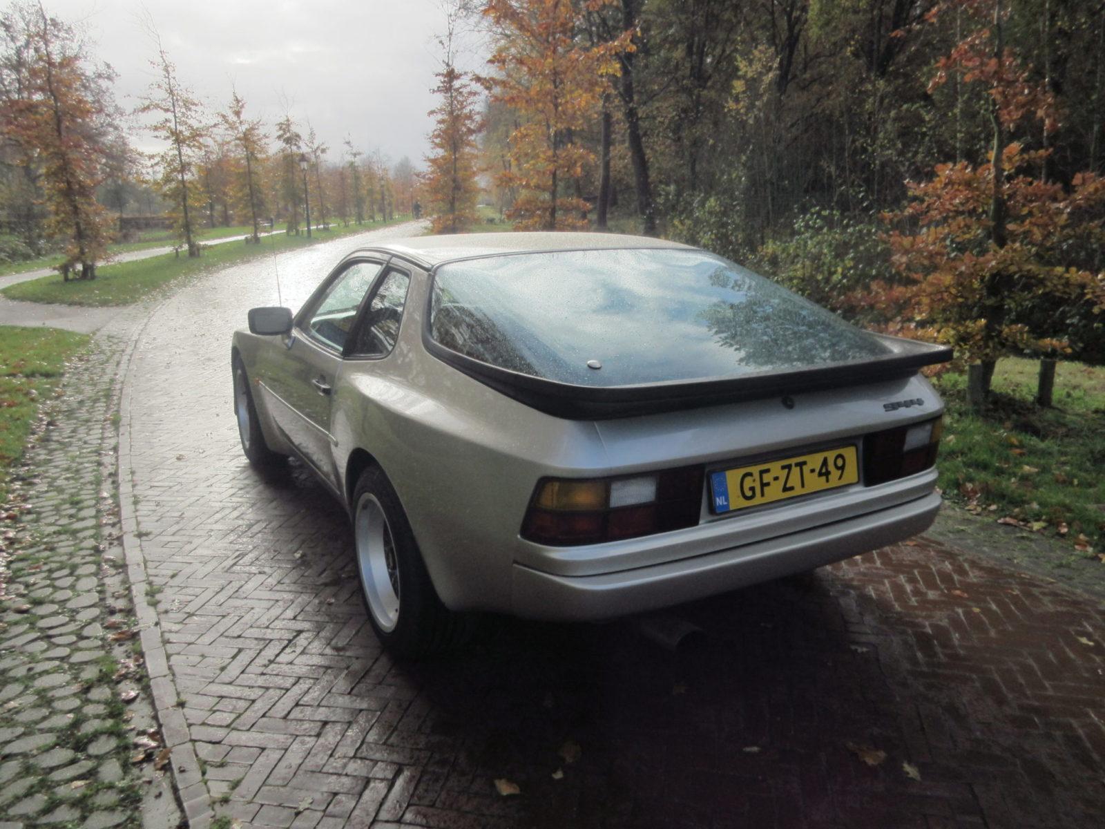 Porsche 944