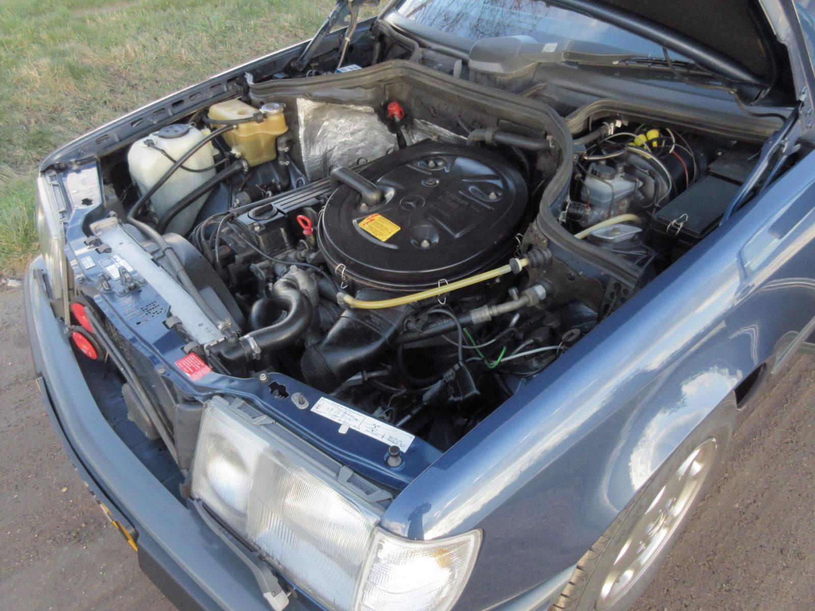 Mercedes-Benz 300E motor