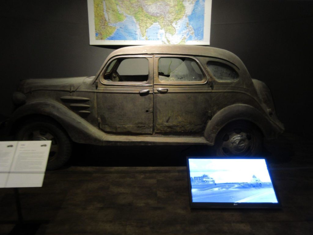 De Toyoda AA: De oudste Toyota ter wereld staat in het Louwman Museum. - Auto Motor Klassiek