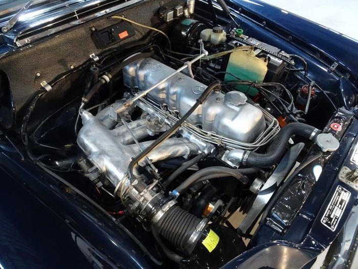 Mercedes-Benz 220 SE Cabriolet