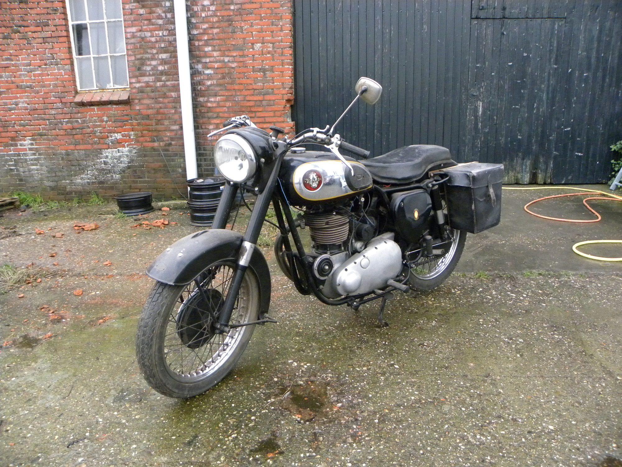 BSA B33