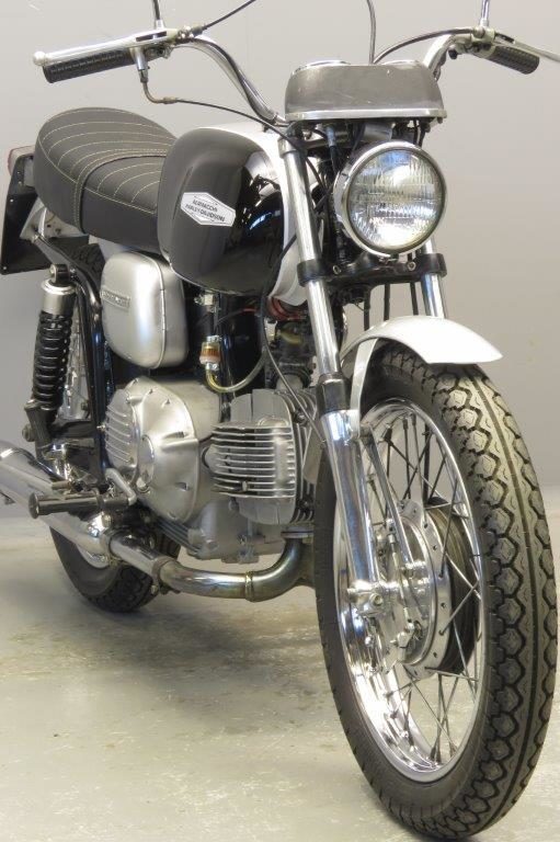 Aermacchi Harley-Davidson voorkant