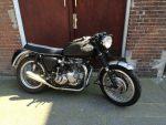 Triumph Bonneville zijkant