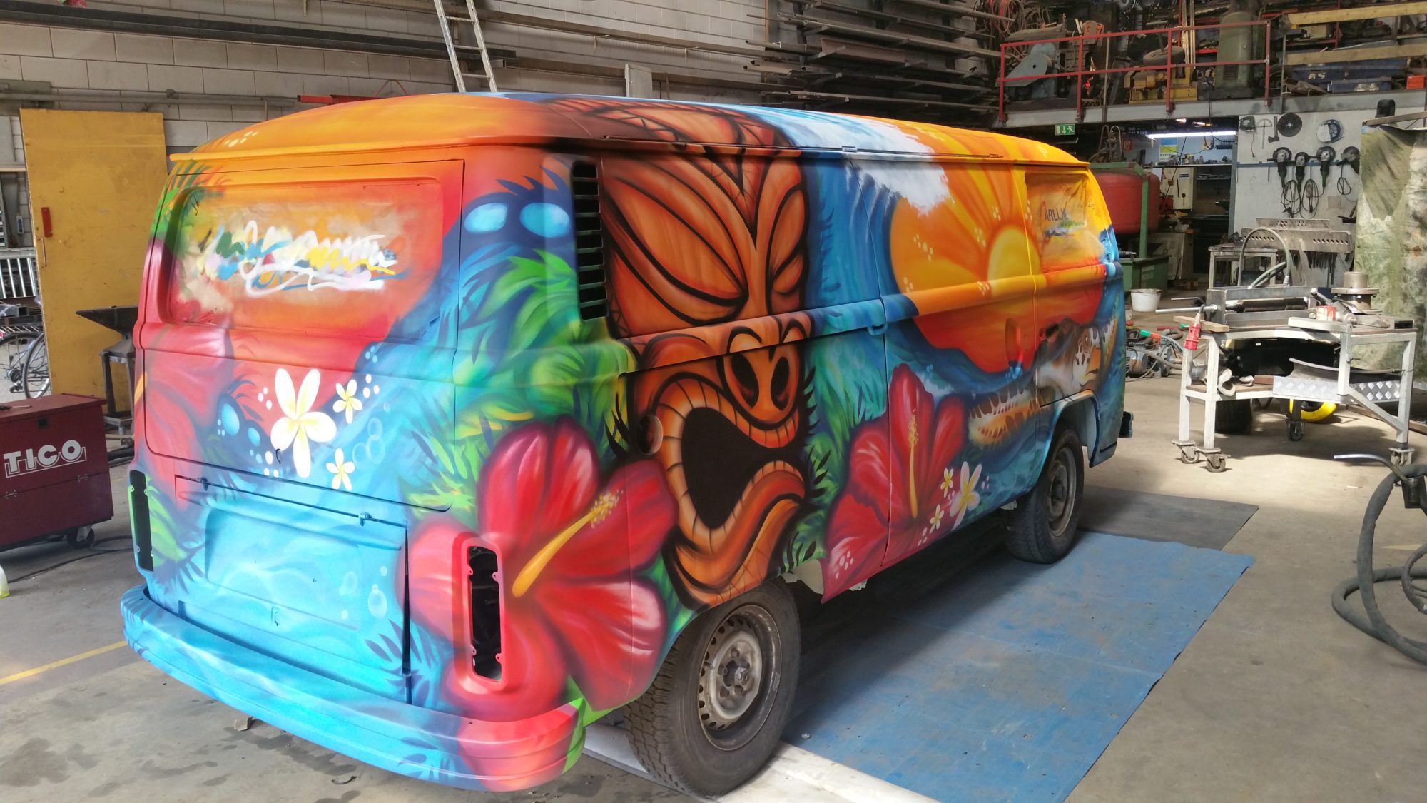 VW Bus - Tiki bus