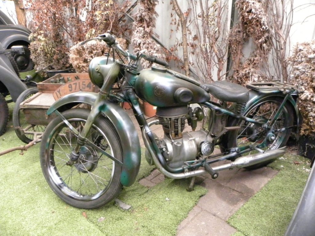 Arnhems Oorlogsmuseum 1940-1945. Eef Peeters, de verzamelaar - Auto Motor Klassiek