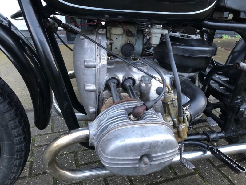 Ural zijspancrosser motor