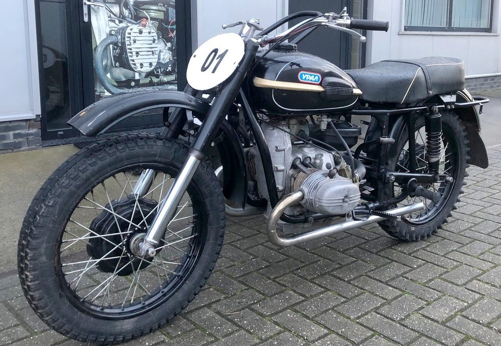 Ural zijspancrosser