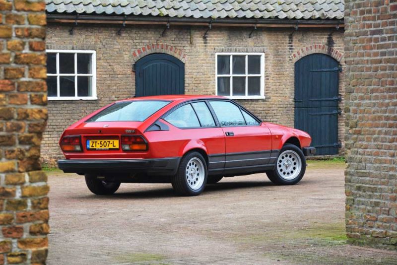 Alfa Romeo GTV 2.0 achterkant
