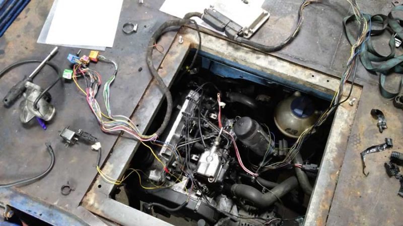 VW T3 De nieuwe motor heeft zijn weg in de T3 gevonden, de kabelboom is nagenoeg
