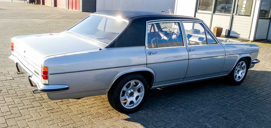 Opel Diplomat zijkant