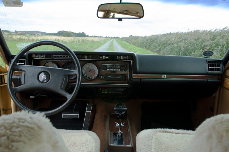 Opel Diplomat B V8