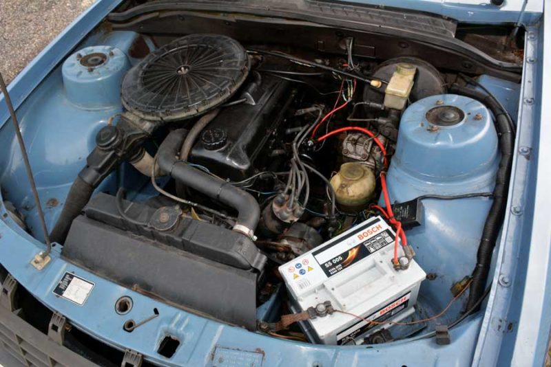 Opel Rekord E2 motor