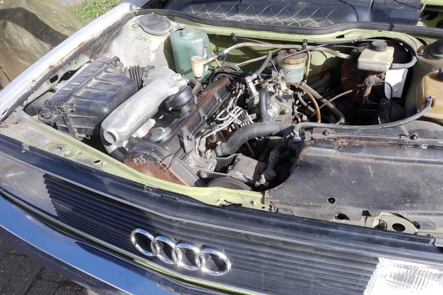 Motor Audi 100