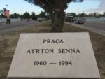 Circuito Estoril. Ayrton, de hoofdtribune en de sticker - Auto Motor Klassiek