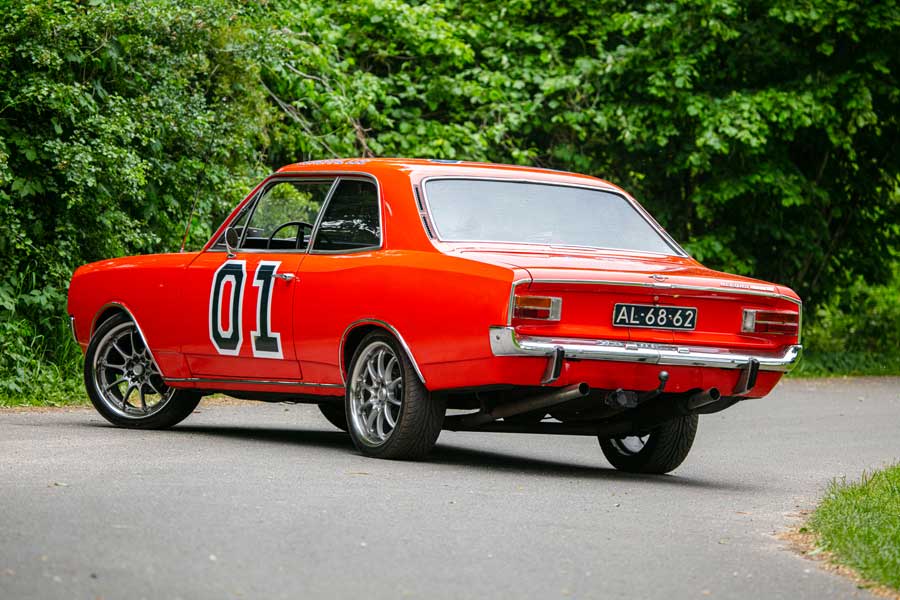 Opel Rekord 1700 restauratie Dukes of Hazzard General Lee
