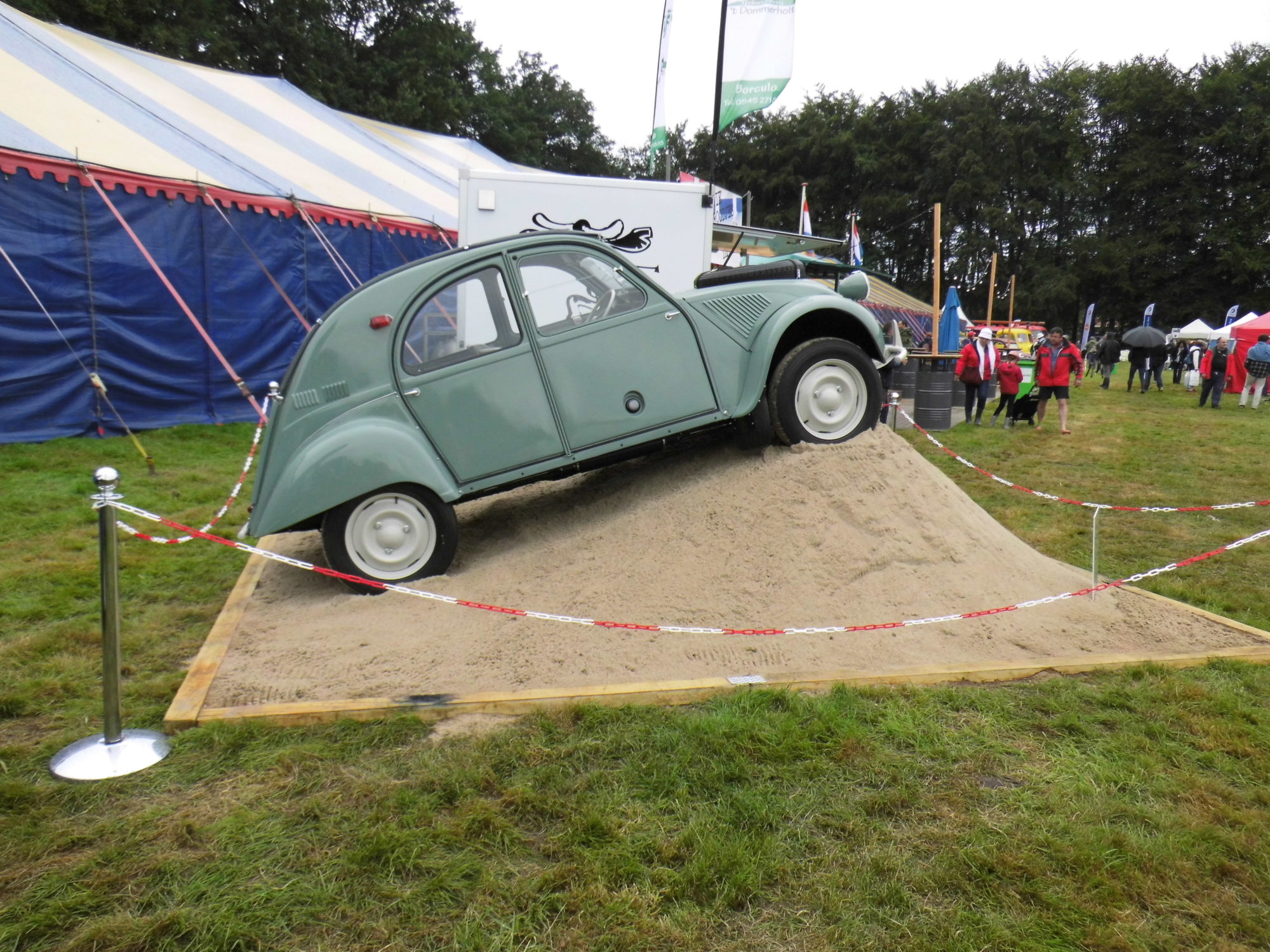 Citroën 2CV Sahara