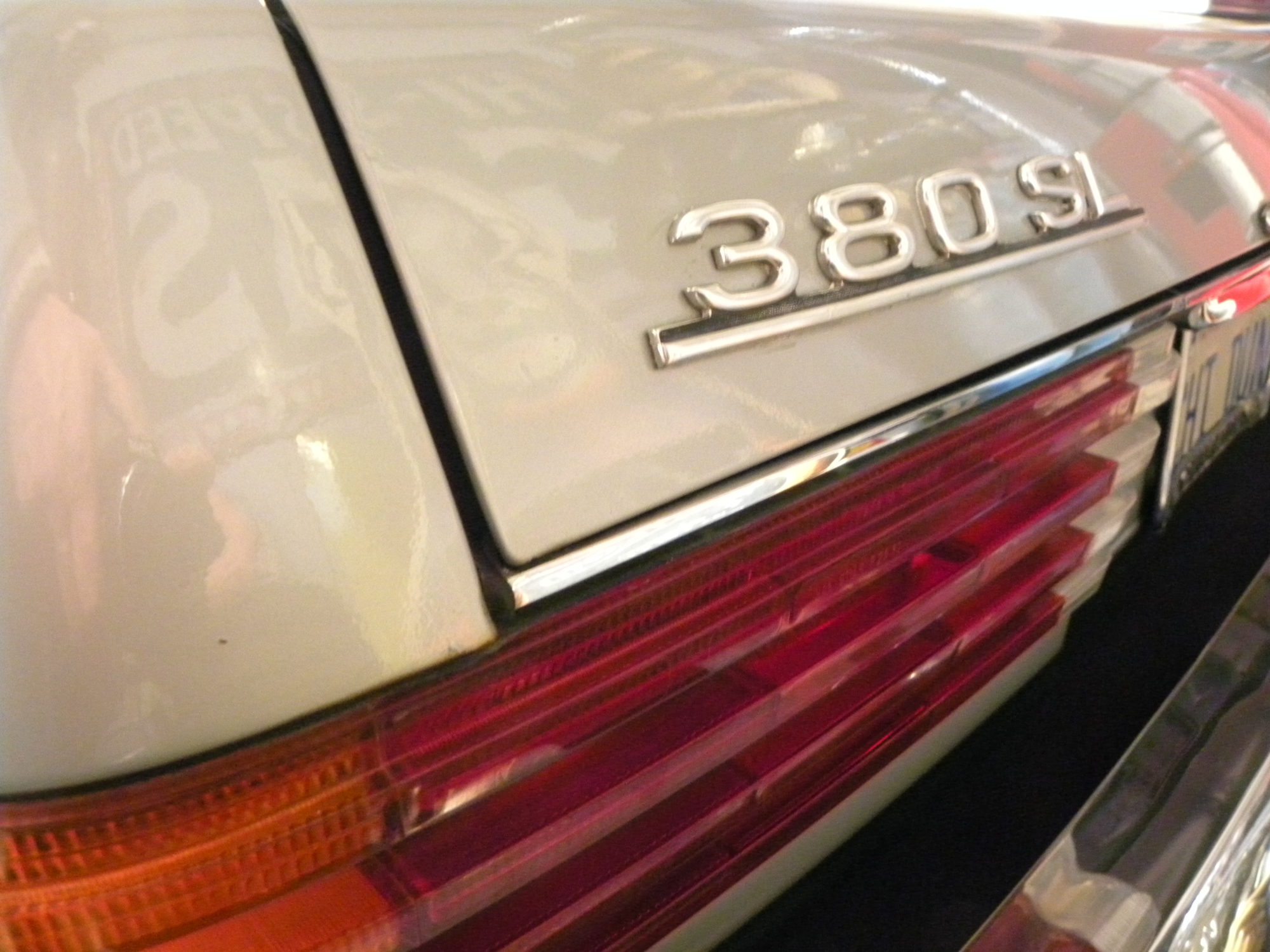 Mercedes-Benz V8 380 SL