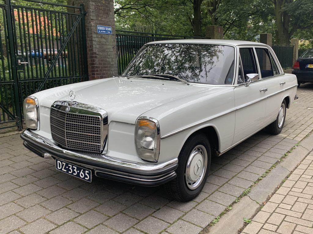 Mercedes 220