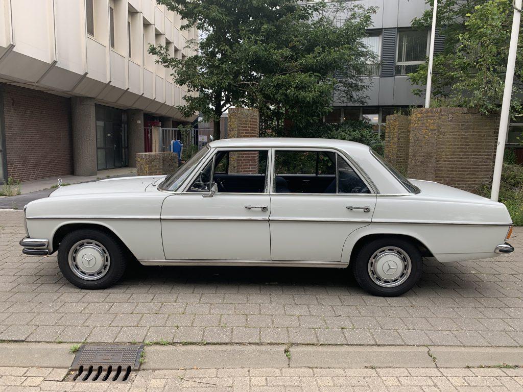 Mercedes 220